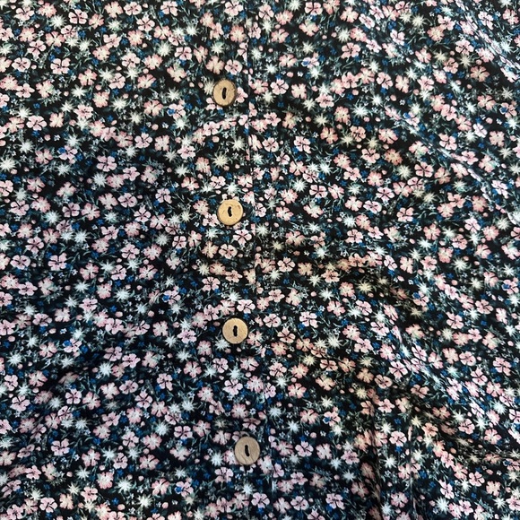 Floral Button-Up Skirt - Black and Pink Size Medium‎ - Picture 2 of 5